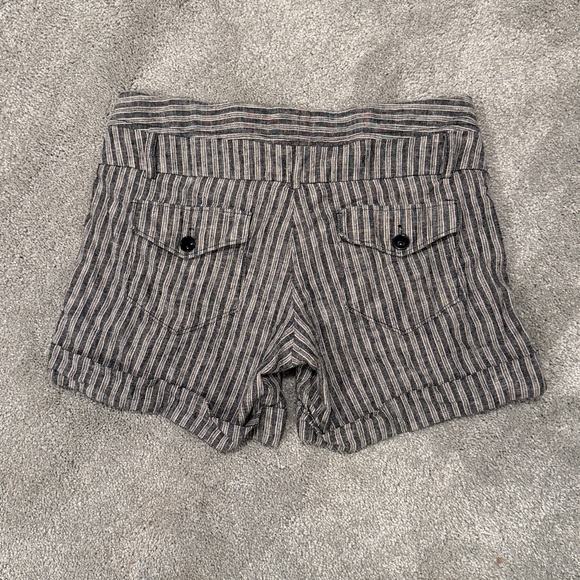 Grey and beige striped shorts - Picture 2 of 5